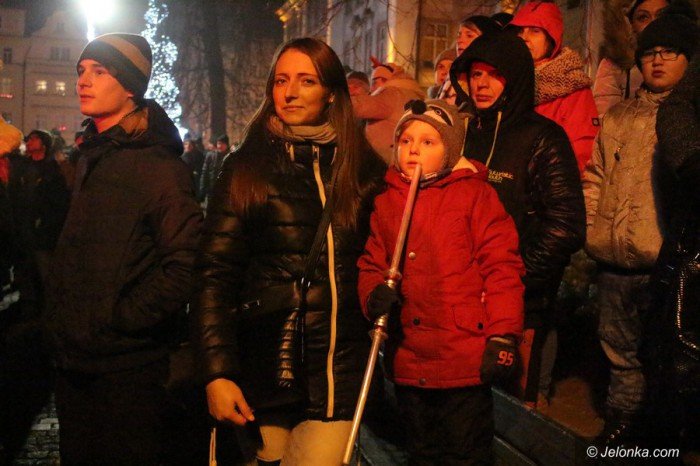 tak-jeleniogorzanie-witali-nowy-rok-pod-ratuszem-foto-66668