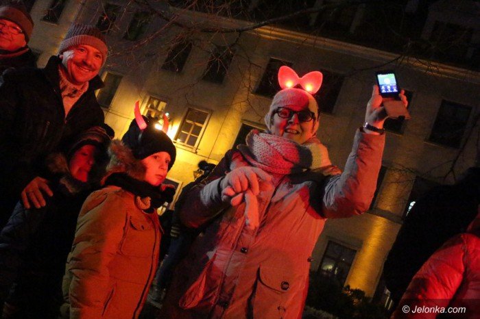 tak-jeleniogorzanie-witali-nowy-rok-pod-ratuszem-foto-66668