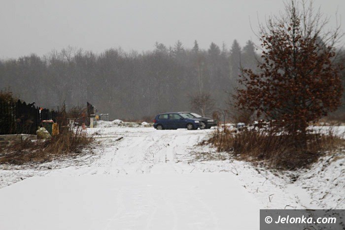 droga-z-nowoczesnym-oswietleniem-ale-do-poowy-foto-66703
