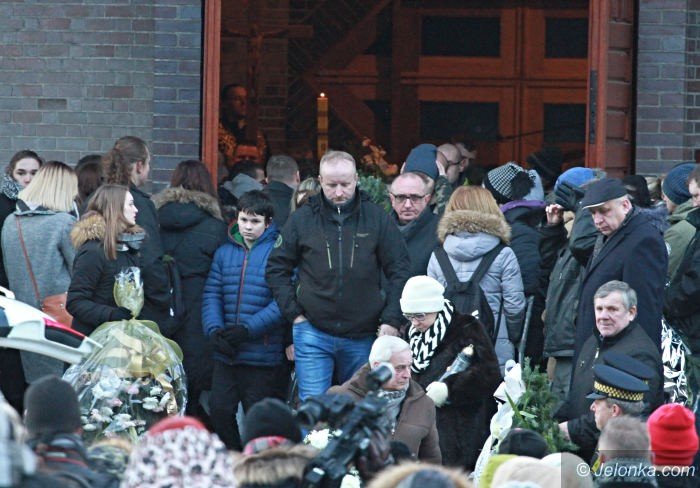 rodzina-i-jeleniogorzanie-pozegnali-sare-foto-66731