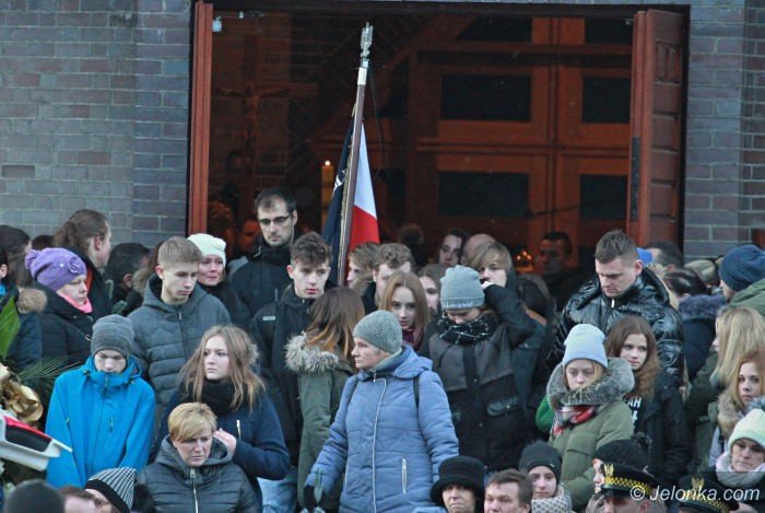 rodzina-i-jeleniogorzanie-pozegnali-sare-foto-66731