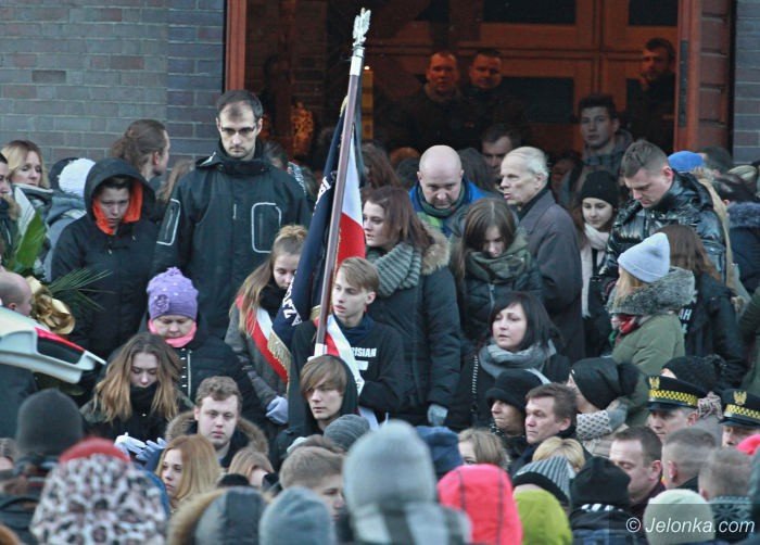 rodzina-i-jeleniogorzanie-pozegnali-sare-foto-66731