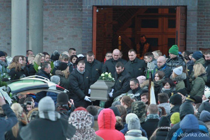 rodzina-i-jeleniogorzanie-pozegnali-sare-foto-66731