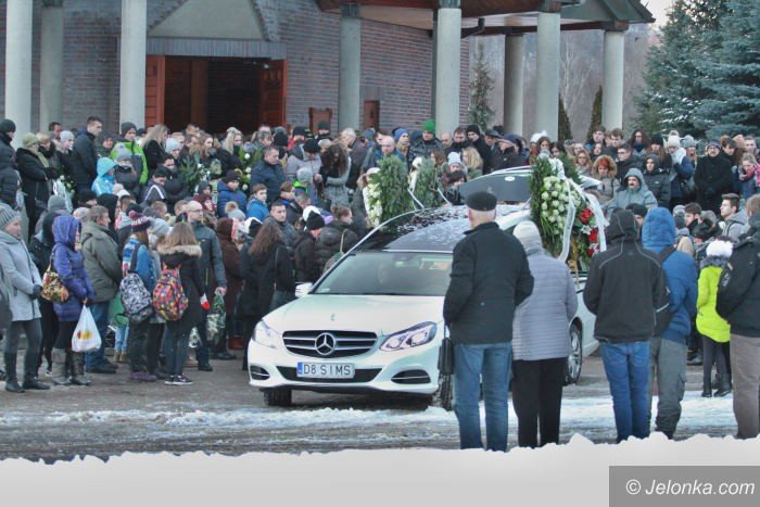 rodzina-i-jeleniogorzanie-pozegnali-sare-foto-66731