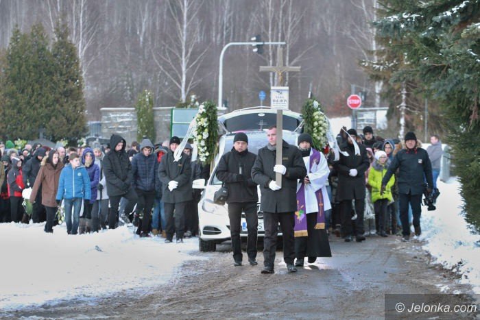 rodzina-i-jeleniogorzanie-pozegnali-sare-foto-66731