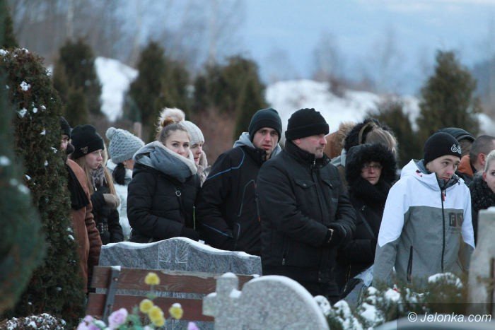 rodzina-i-jeleniogorzanie-pozegnali-sare-foto-66731