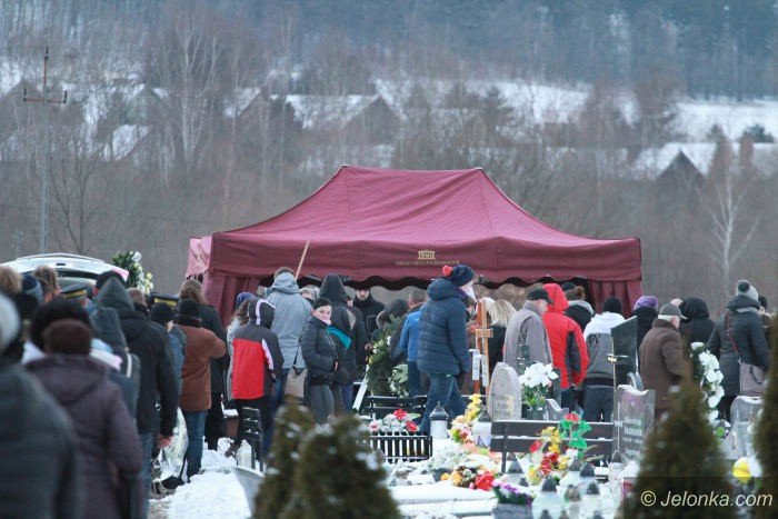 rodzina-i-jeleniogorzanie-pozegnali-sare-foto-66731