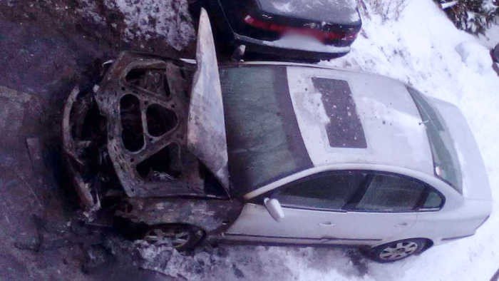 w-jeleniej-gorze-spali-sie-volkswagen-foto-66746