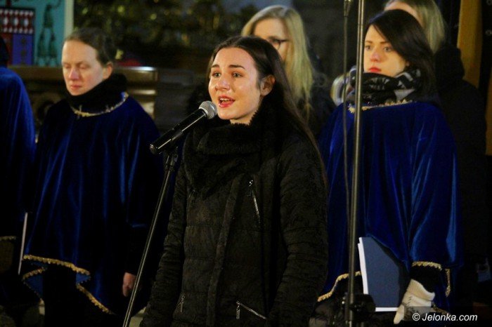 wspolne-koledowanie-z-wrocawskimi-chorami-foto-66751