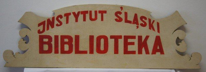 Szyld Instytutu Śląskiego i Biblioteki im. J.S. Bandtkego w