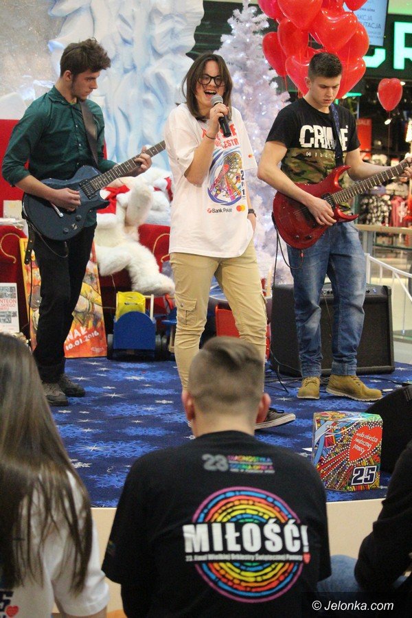 jeleniogorzanie-wspieraja-wosp-foto-66867