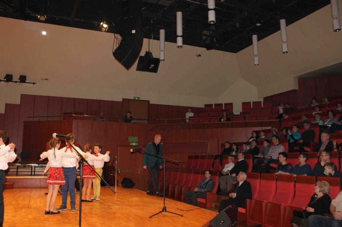 roztanczona-dwojka-na-koncercie-w-filharmonii-foto-66979