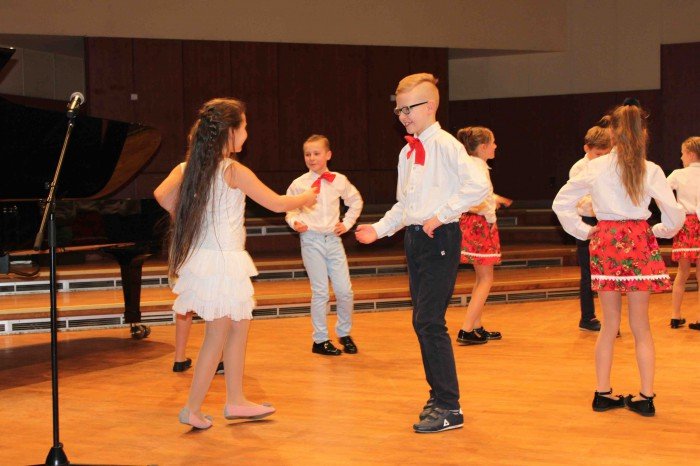 roztanczona-dwojka-na-koncercie-w-filharmonii-foto-66979