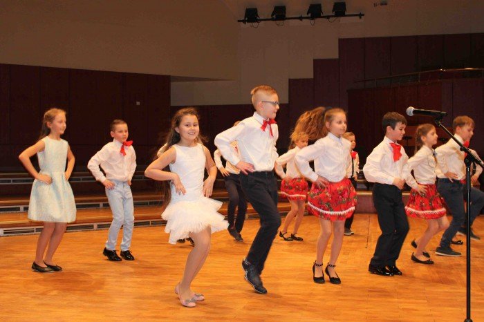 roztanczona-dwojka-na-koncercie-w-filharmonii-foto-66979