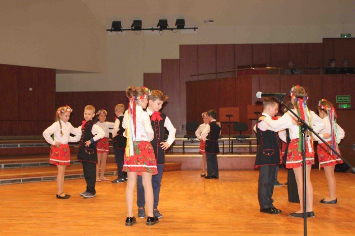 roztanczona-dwojka-na-koncercie-w-filharmonii-foto-66979