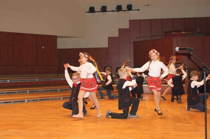 roztanczona-dwojka-na-koncercie-w-filharmonii-foto-66979