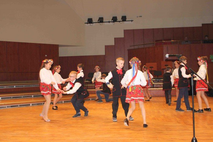 roztanczona-dwojka-na-koncercie-w-filharmonii-foto-66979