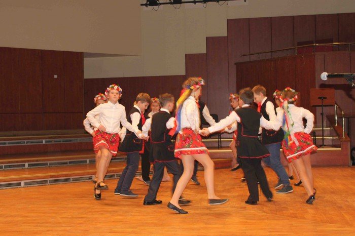 roztanczona-dwojka-na-koncercie-w-filharmonii-foto-66979