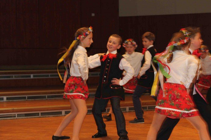 roztanczona-dwojka-na-koncercie-w-filharmonii-foto-66979