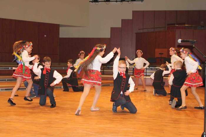 roztanczona-dwojka-na-koncercie-w-filharmonii-foto-66979