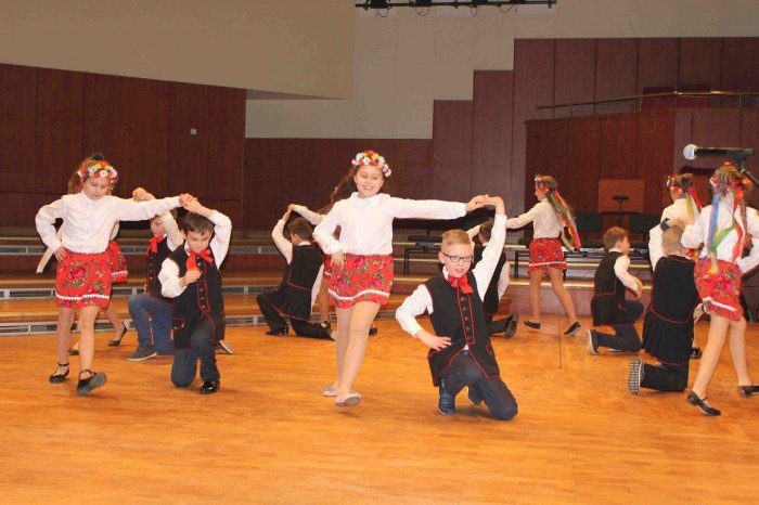 roztanczona-dwojka-na-koncercie-w-filharmonii-foto-66979