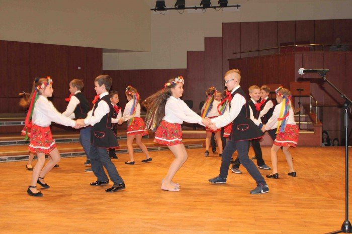 roztanczona-dwojka-na-koncercie-w-filharmonii-foto-66979