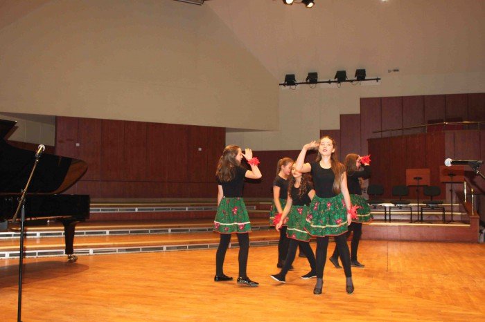roztanczona-dwojka-na-koncercie-w-filharmonii-foto-66979