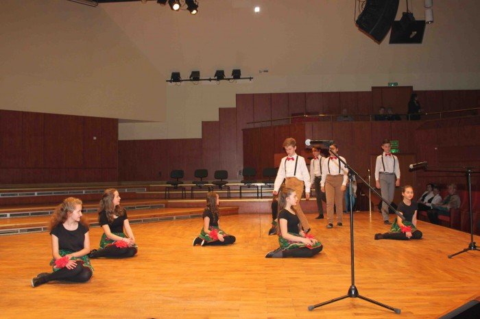 roztanczona-dwojka-na-koncercie-w-filharmonii-foto-66979