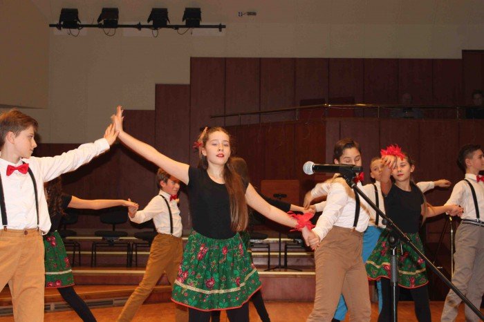 roztanczona-dwojka-na-koncercie-w-filharmonii-foto-66979