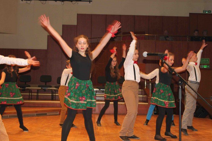 roztanczona-dwojka-na-koncercie-w-filharmonii-foto-66979