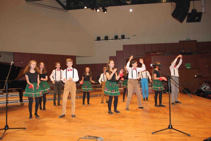 roztanczona-dwojka-na-koncercie-w-filharmonii-foto-66979