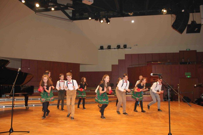 roztanczona-dwojka-na-koncercie-w-filharmonii-foto-66979