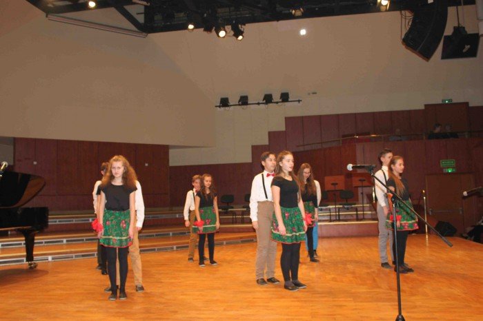 roztanczona-dwojka-na-koncercie-w-filharmonii-foto-66979