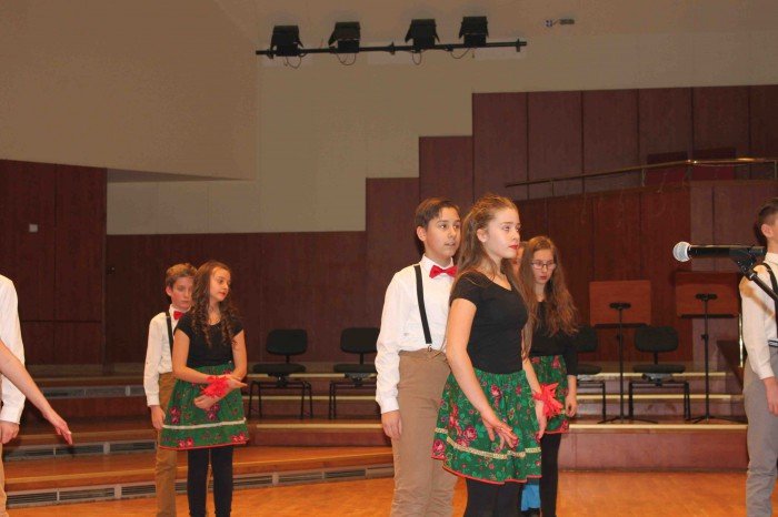 roztanczona-dwojka-na-koncercie-w-filharmonii-foto-66979
