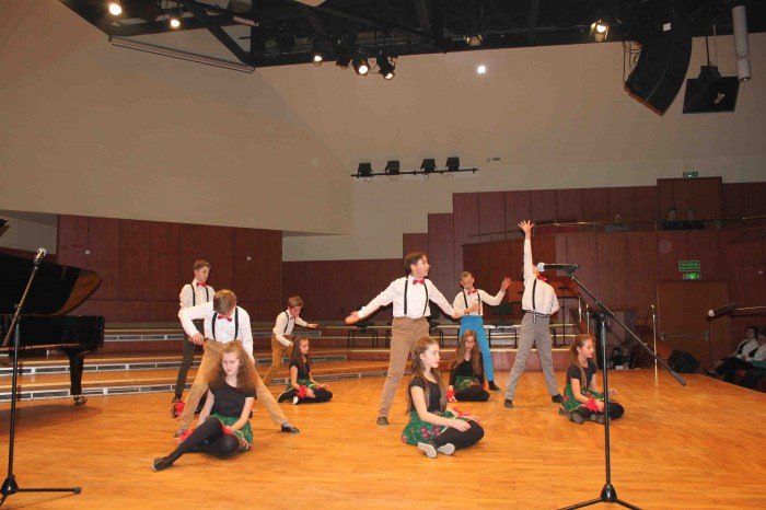 roztanczona-dwojka-na-koncercie-w-filharmonii-foto-66979