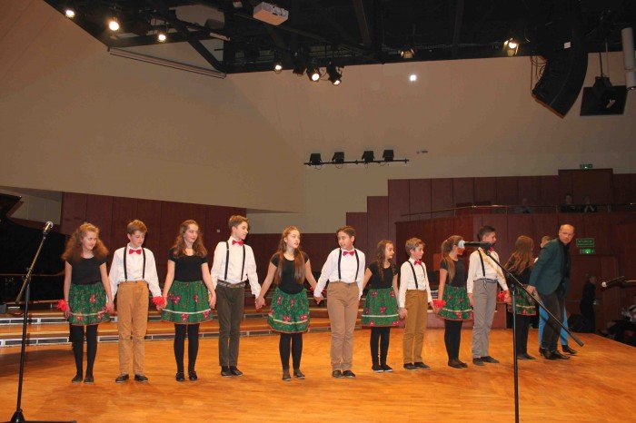 roztanczona-dwojka-na-koncercie-w-filharmonii-foto-66979