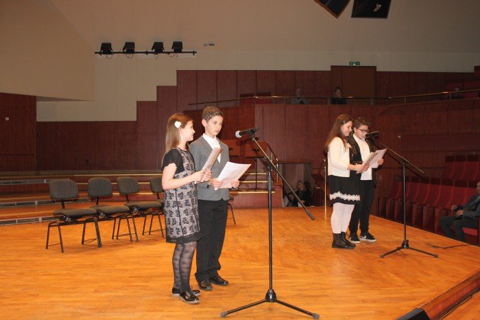 roztanczona-dwojka-na-koncercie-w-filharmonii-foto-66979