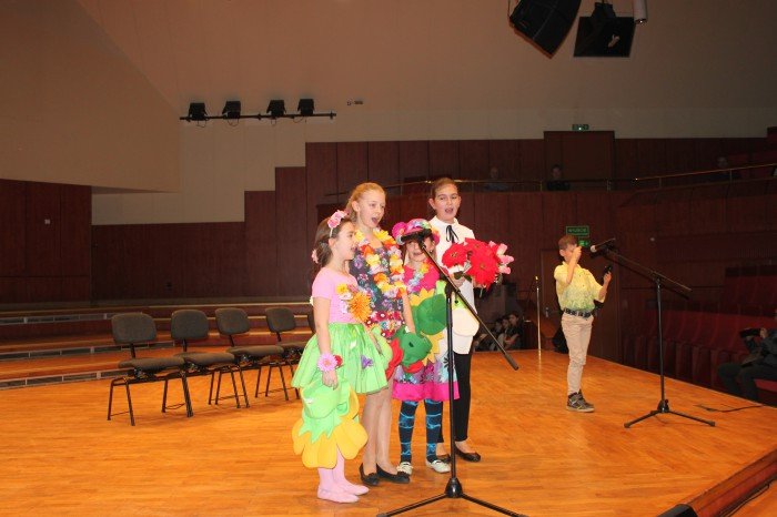 roztanczona-dwojka-na-koncercie-w-filharmonii-foto-66979