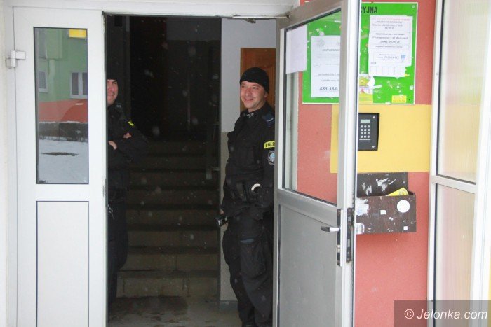 ewakuacja-mieszkancow-bloku-przy-szymanowskiego-foto-67000