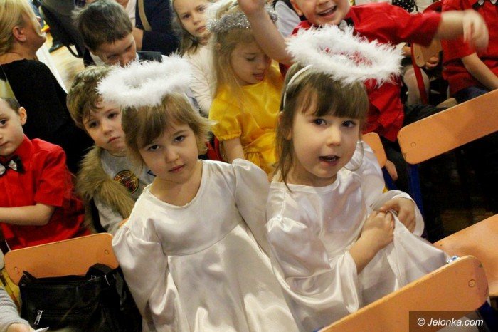 integracja-przedszkolakow-przy-koledach-i-pastorakach-foto-67028