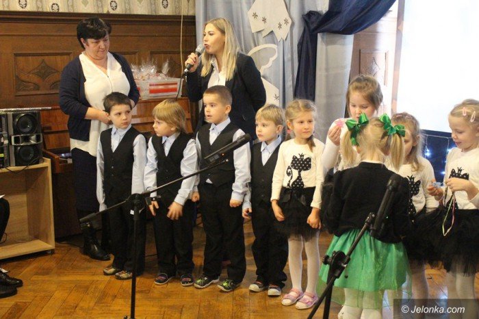 integracja-przedszkolakow-przy-koledach-i-pastorakach-foto-67028