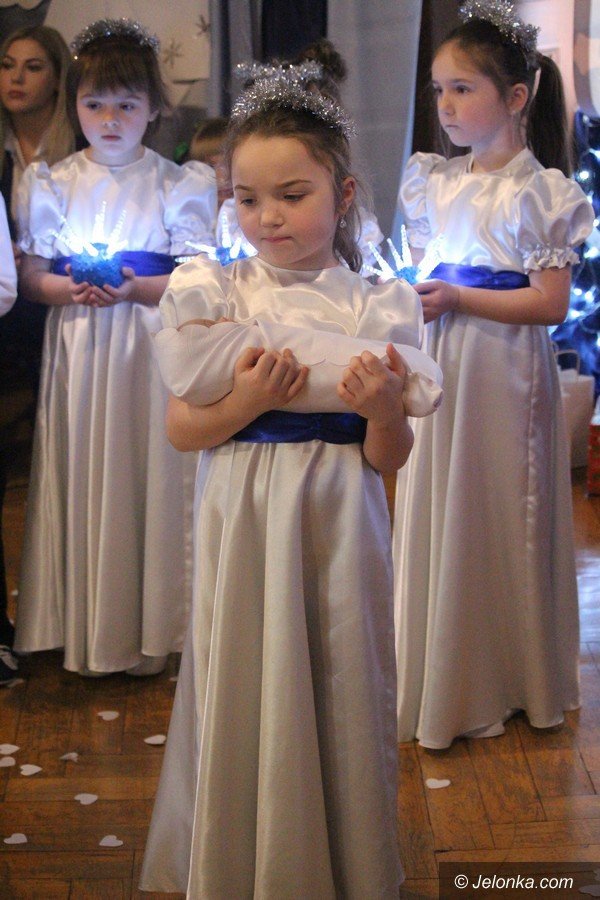 integracja-przedszkolakow-przy-koledach-i-pastorakach-foto-67028