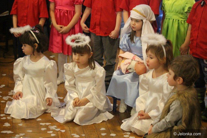 integracja-przedszkolakow-przy-koledach-i-pastorakach-foto-67028