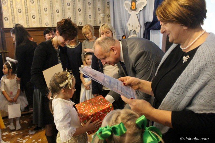 integracja-przedszkolakow-przy-koledach-i-pastorakach-foto-67028