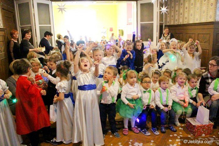 integracja-przedszkolakow-przy-koledach-i-pastorakach-foto-67028