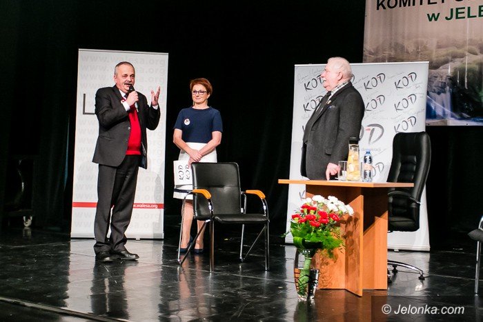 lech-waesa-w-jeleniej-gorze-o-polsce-foto-67038