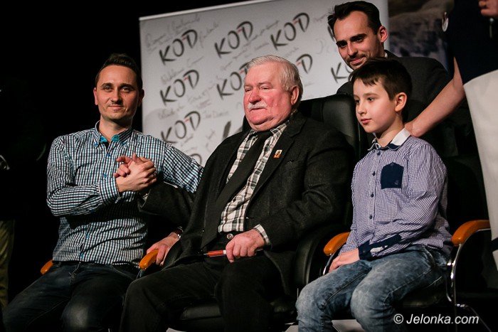 lech-waesa-w-jeleniej-gorze-o-polsce-foto-67038