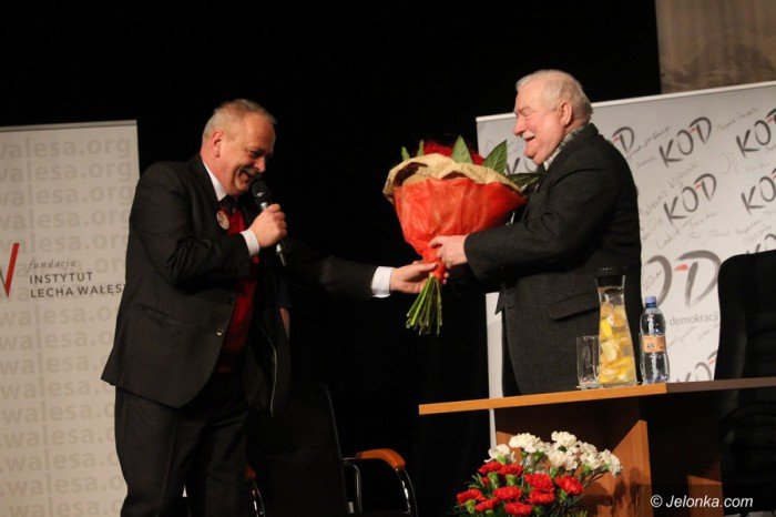 lech-waesa-w-jeleniej-gorze-o-polsce-foto-67038