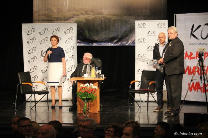 lech-waesa-w-jeleniej-gorze-o-polsce-foto-67038