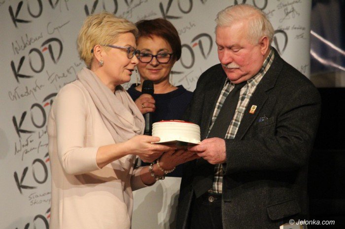lech-waesa-w-jeleniej-gorze-o-polsce-foto-67038